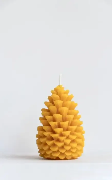 Dipam Beeswax Candle Pinecone ø 5.6 x 10 cm - DA