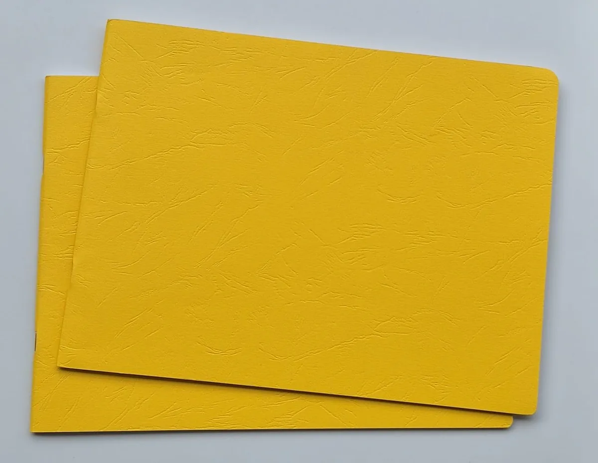 Specialus kampas 32x24 cm, gulsčias formatas, su pergaminu – geltona