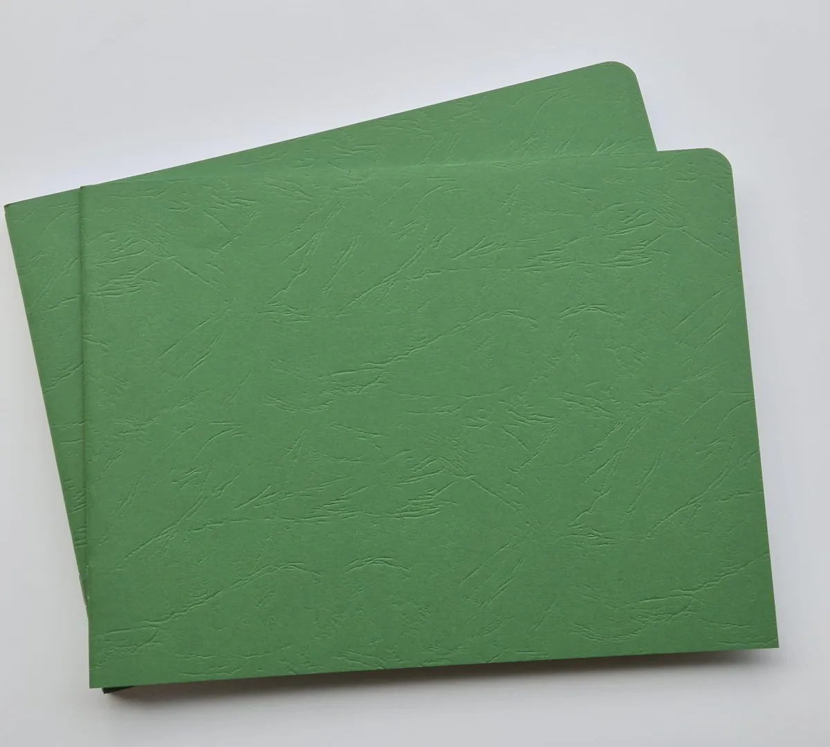 Specialus kampas 32x24 cm, gulsčias formatas, su pergaminu – žalia