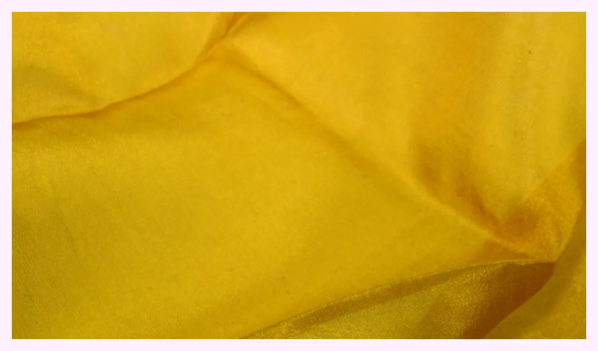 Filges Plant-dyed Hemmed Silk 92x92 cm - Gold Yellow