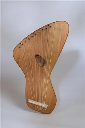 Choroi Bordon Lyre 16 strings Cherrywood