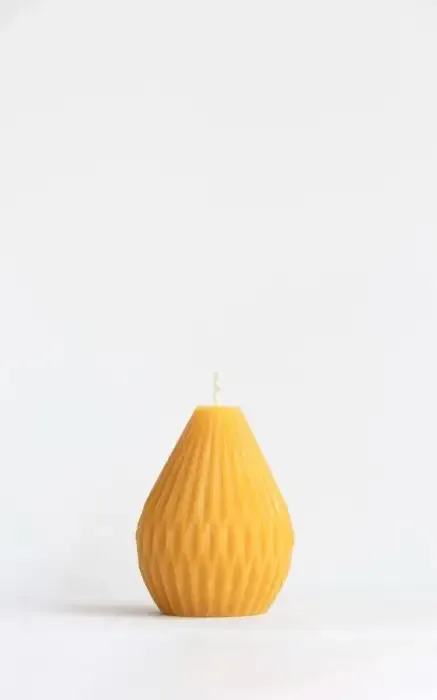 Dipam Beeswax Candle Diamond ø 6 x 7.5 cm - DM2