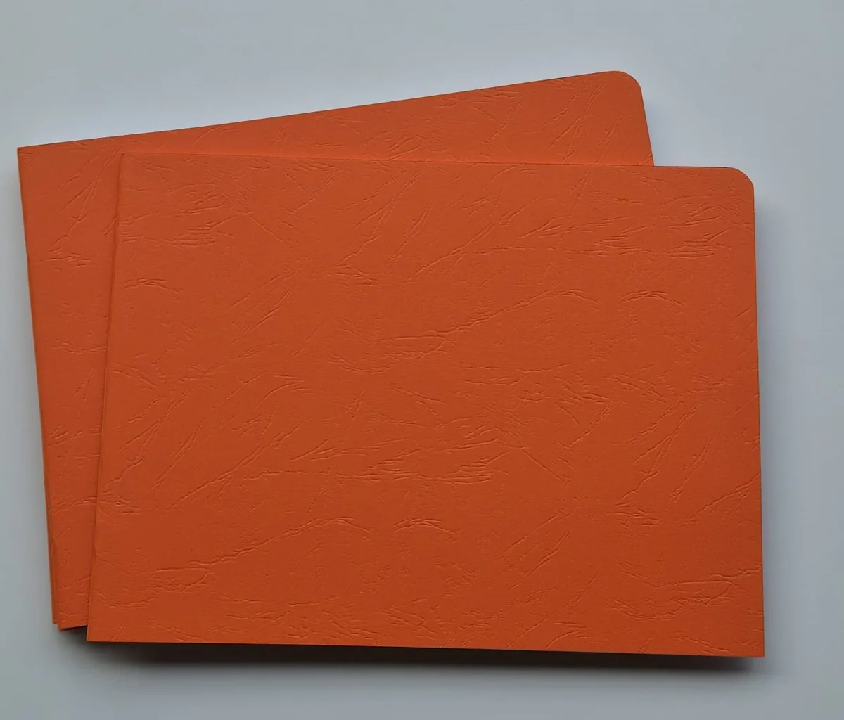 Specialus kampas 32x24 cm, gulsčias formatas, su pergaminu – oranžinė